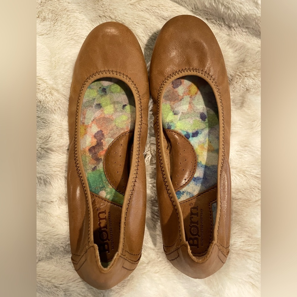Born, Size 6.5, Tan